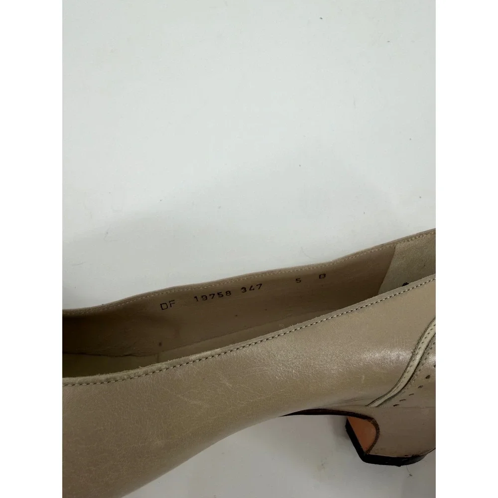 Salvatore Ferragamo Womens Taupe Leather Perforated Cap Toe Kitten Heels Size 5B